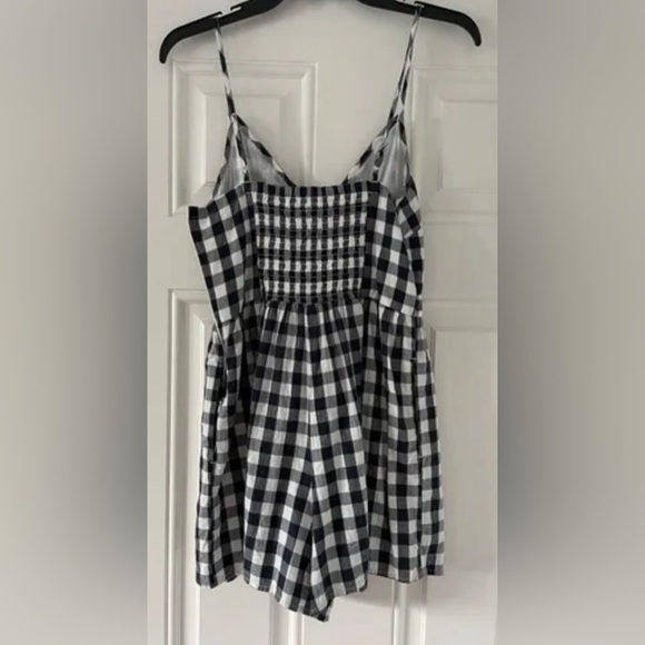 American Eagle plaid romper in a size medium! - Picture 3 of 4